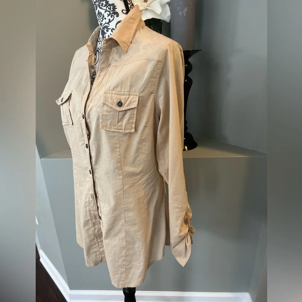 Nine West Jeans size medium tan button down shirt - Picture 4 of 9